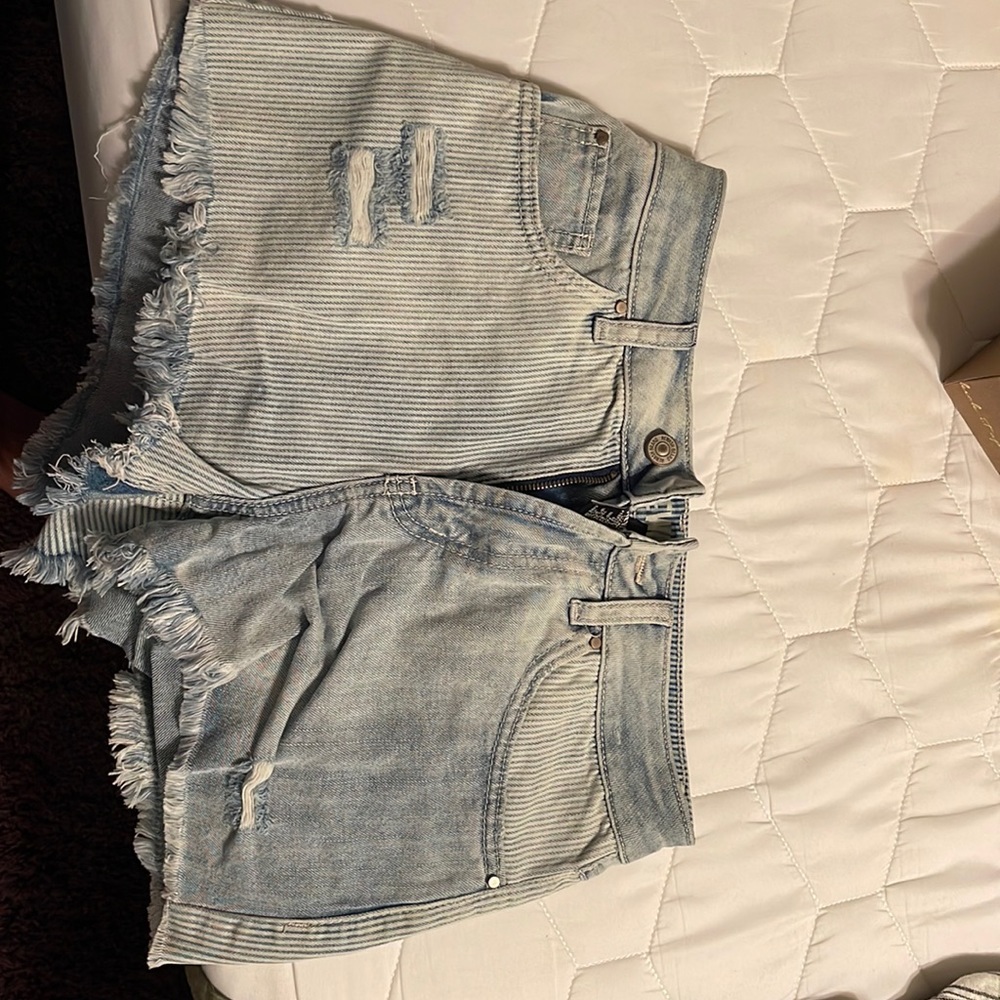 Shorts want to sell fast. Low rise